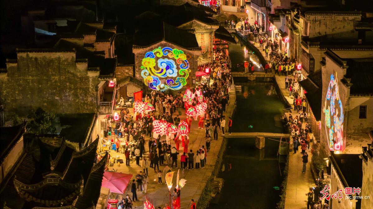 Ancient village fish lantern parade staged in E China's Anhui