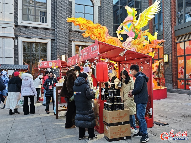 Lantern fair held in Beijing's Qianmen area