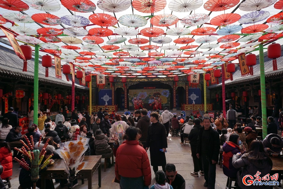 People enjoying Spring Festival celebrations at Qiao Family Compound in N China's Shanxi People enjoying Spring Festival celebrations at Qiao Family Compound in N China's Shanxi