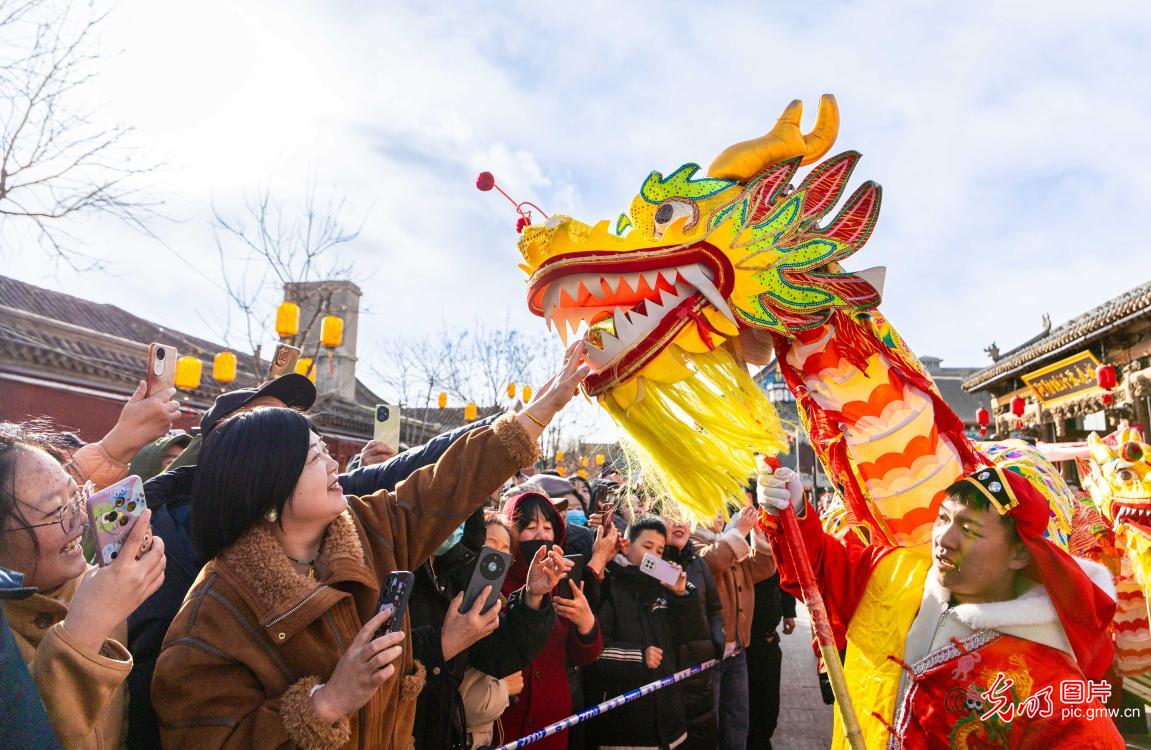 Spring Festival temple fair opens in N China's Inner Mongolia Spring Festival temple fair opens in N China's Inner Mongolia