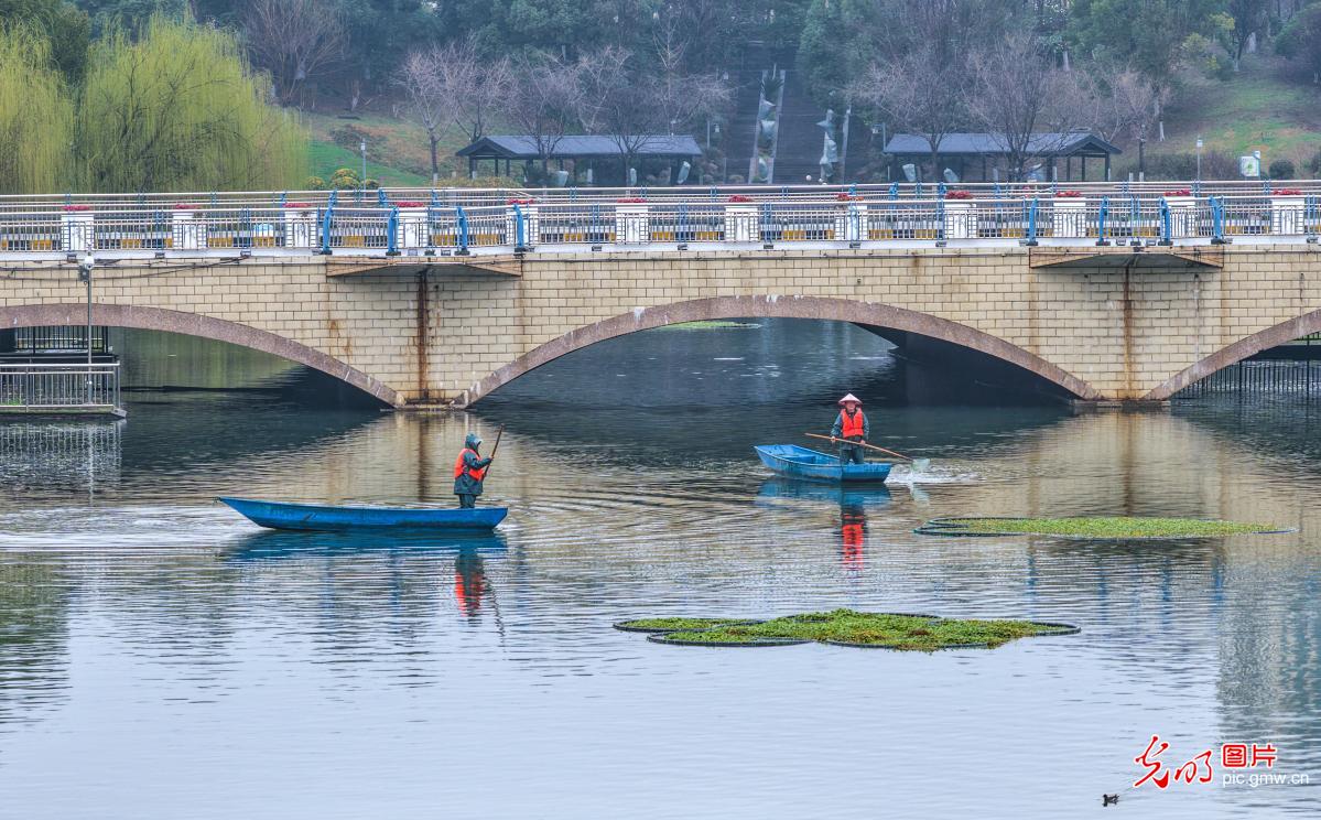 Cleanup efforts keep river clean in E China's Anhui