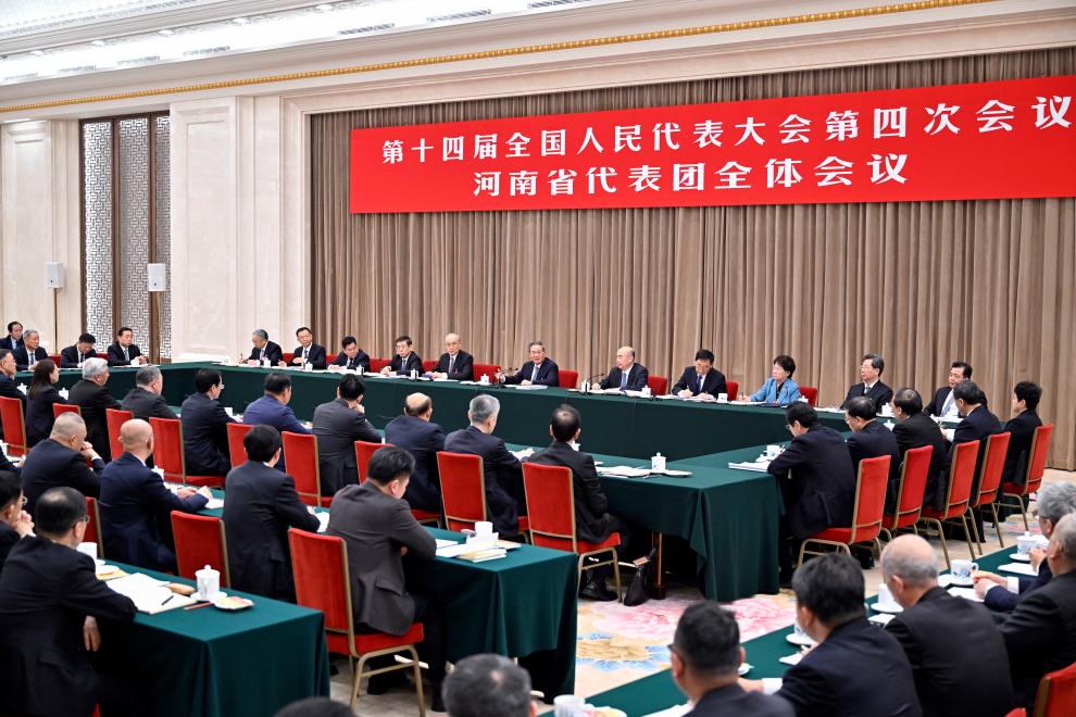 Chinese leaders join national lawmakers, political advisors in deliberation, discussions