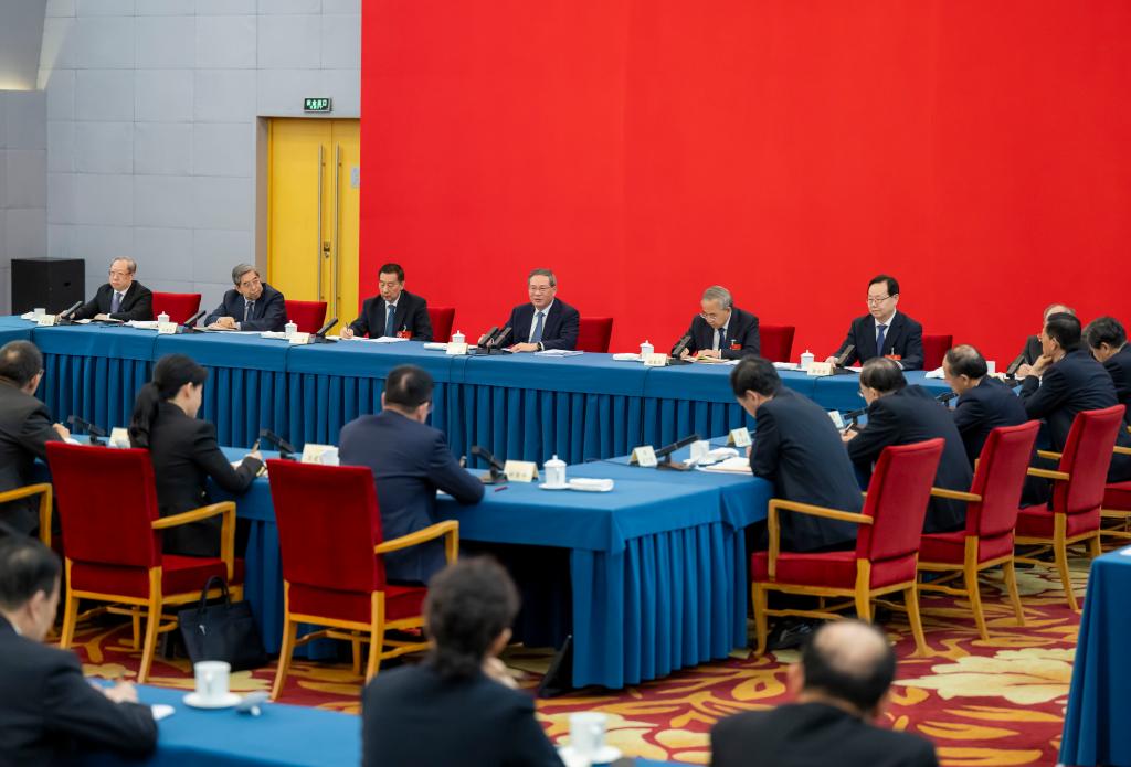 Chinese leaders join national lawmakers, political advisors in deliberation, discussions