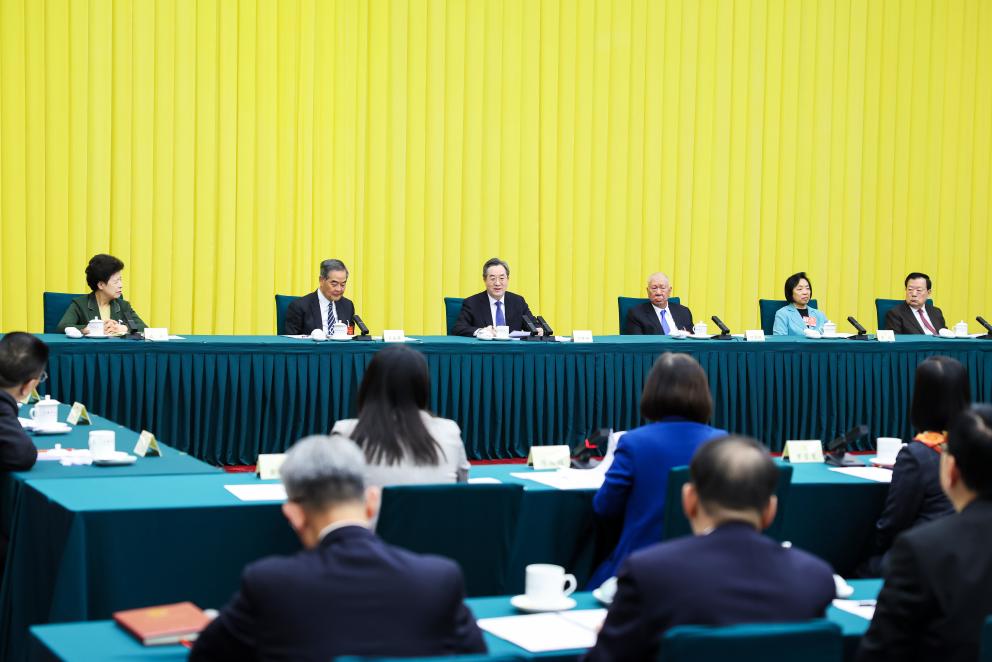 Chinese leaders join national lawmakers, political advisors in deliberation, discussions