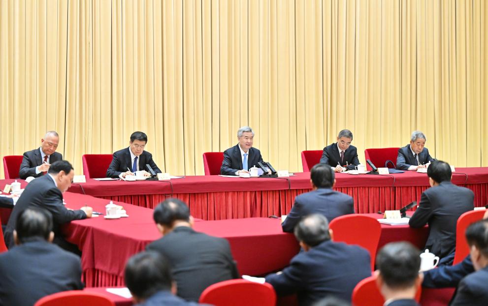 Chinese leaders join national lawmakers, political advisors in deliberation, discussions