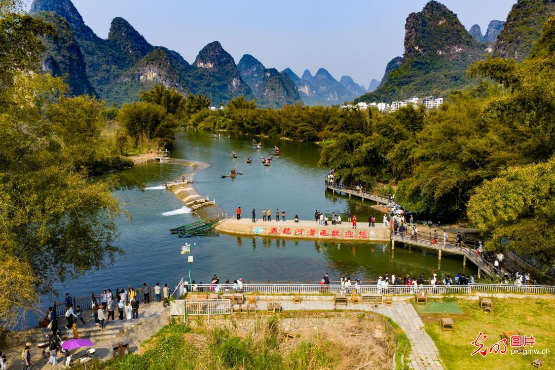 Students hike along Yulong River of S China's Guangxi