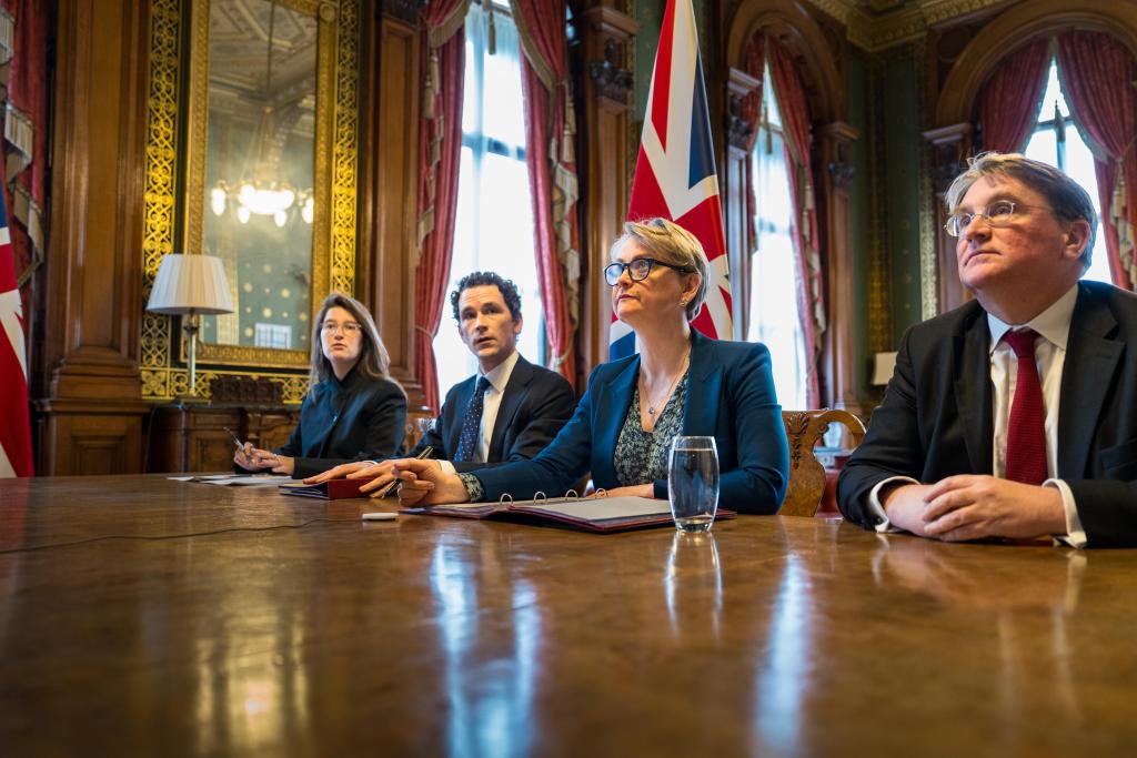 Britain-led int'l meeting demands