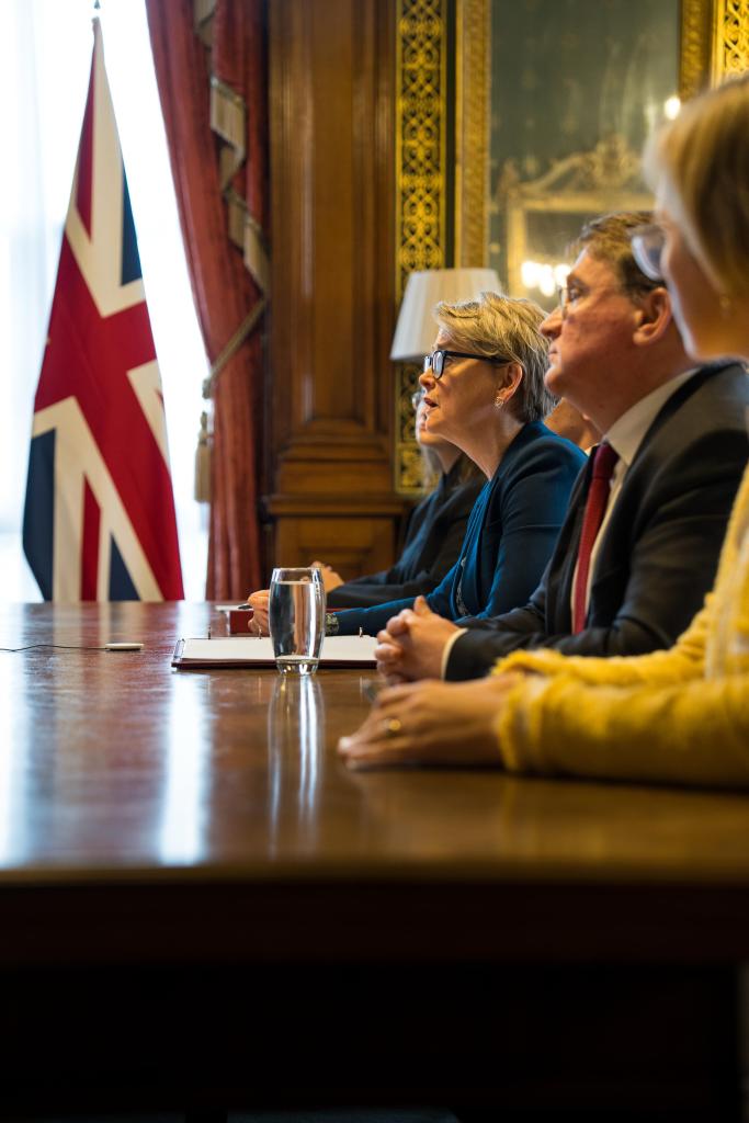 Britain-led int'l meeting demands