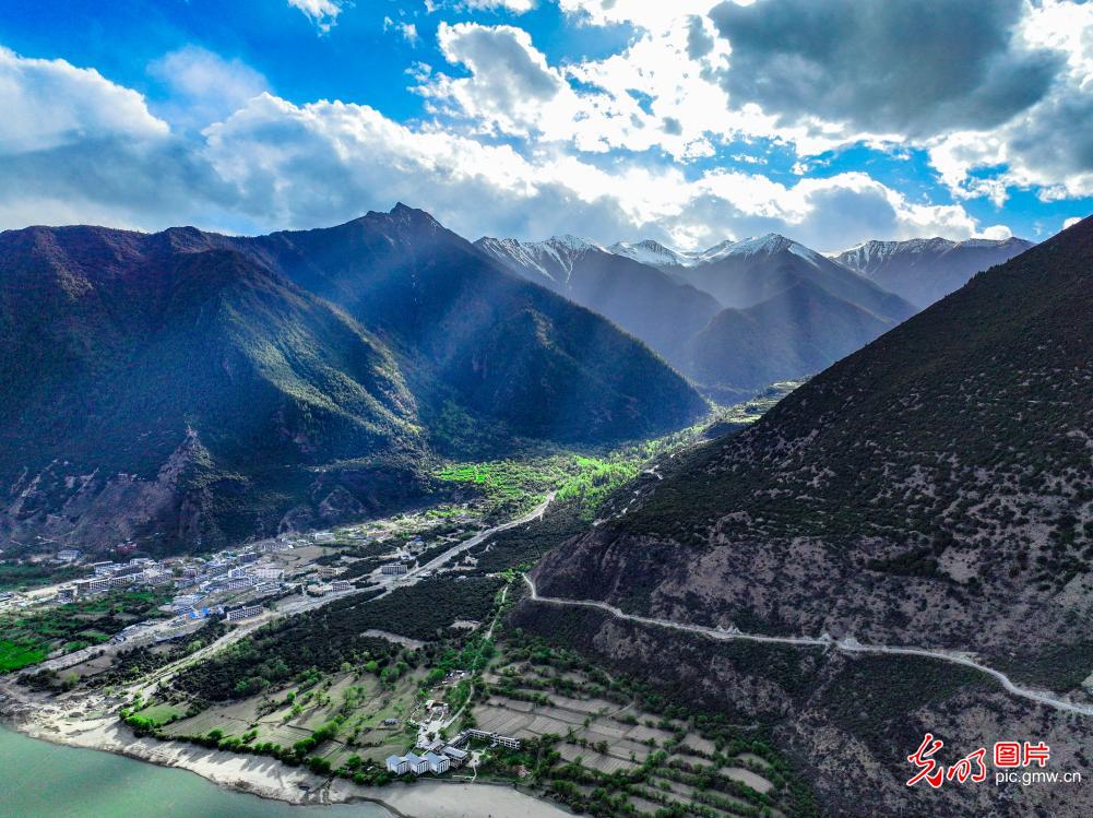 Scenery of Yarlung Tsangpo Grand Canyon in SW China Scenery of Yarlung Tsangpo Grand Canyon in SW China
