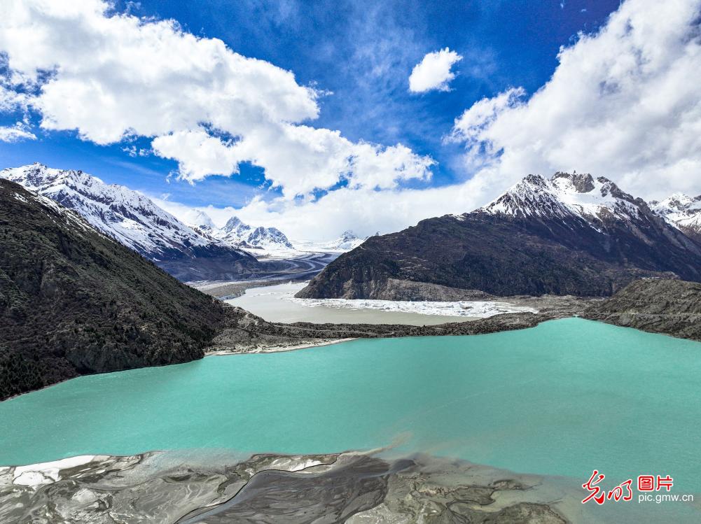 Glaciers and lakes create scenic draw in SW China's Xizang Glaciers and lakes create scenic draw in SW China's Xizang
