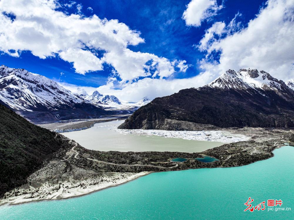 Glaciers and lakes create scenic draw in SW China's Xizang Glaciers and lakes create scenic draw in SW China's Xizang