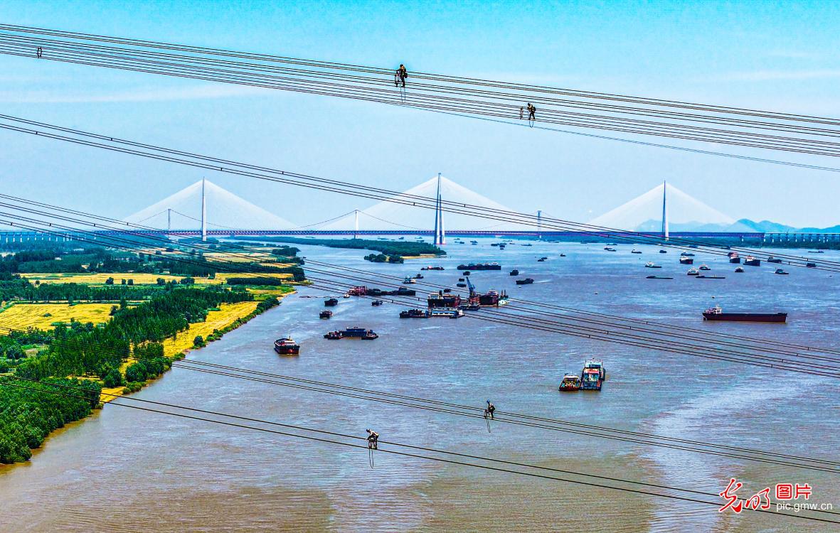 Power transmission inspection conducted in E China's Anhui Power transmission inspection conducted in E China's Anhui