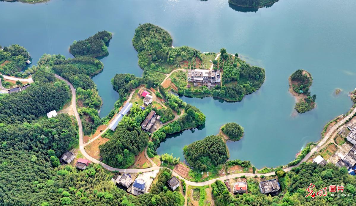 Picturesque rural scenery in C China's Hunan Picturesque rural scenery in C China's Hunan