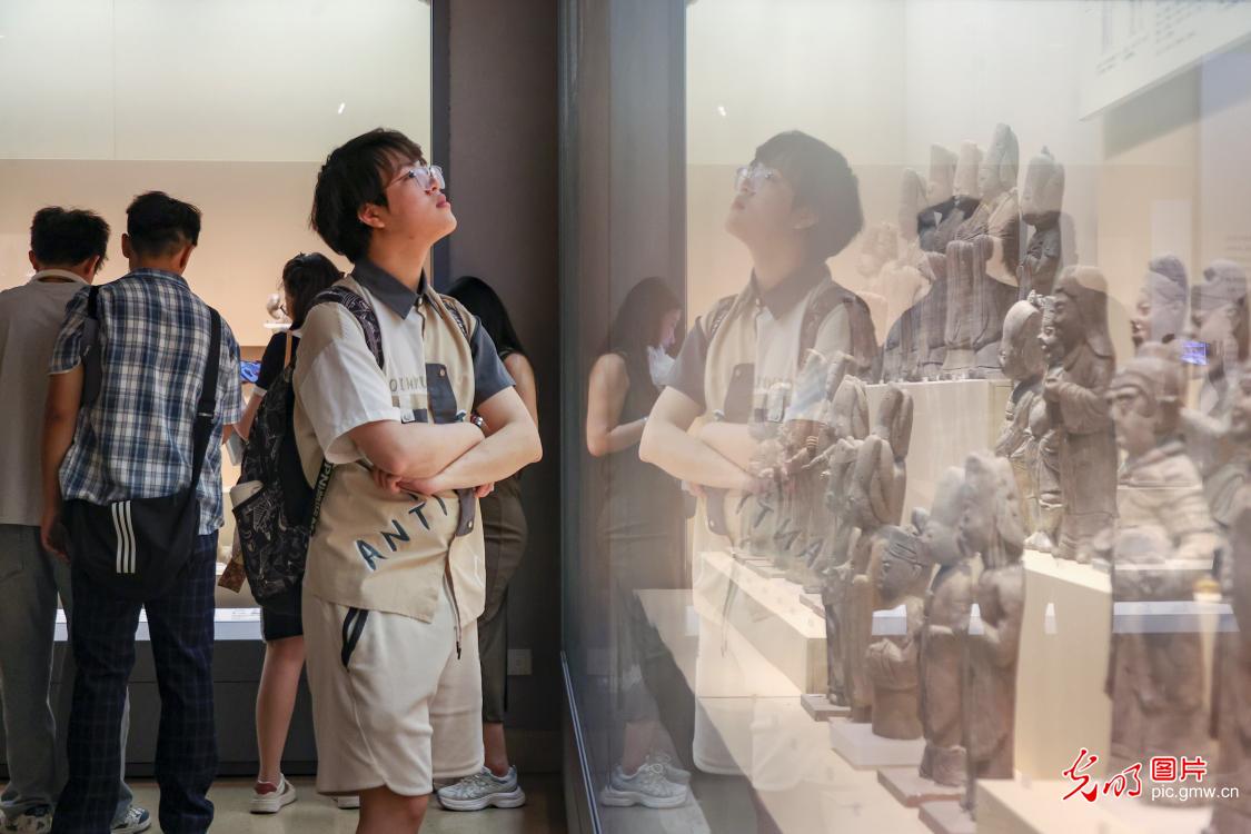 Visitors flock to Nanjing Museum on Int'l Museum Day