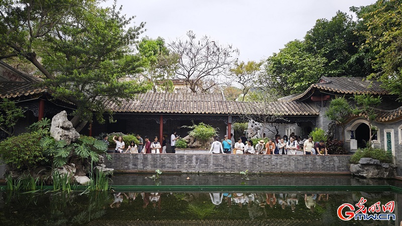 Visitors flock to Qinghui Garden during holiday in S China's Guangdong