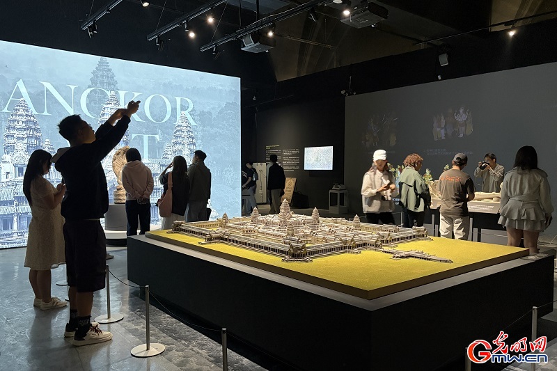 Cambodian cultural treasures exhibition opens in Beijing