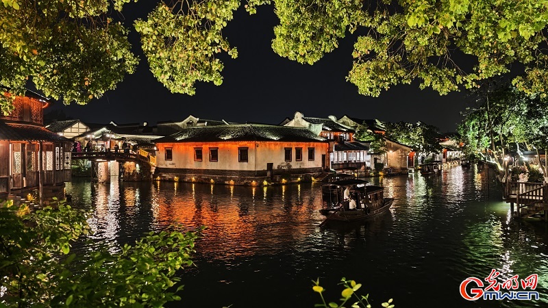 Night scenery glows in Wuzhen Water Town