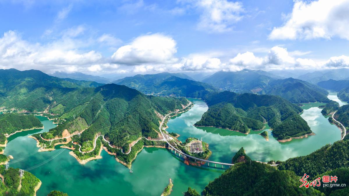 Clear waters and green hills paint summer picture in C China's Hunan Clear waters and green hills paint summer picture in C China's Hunan