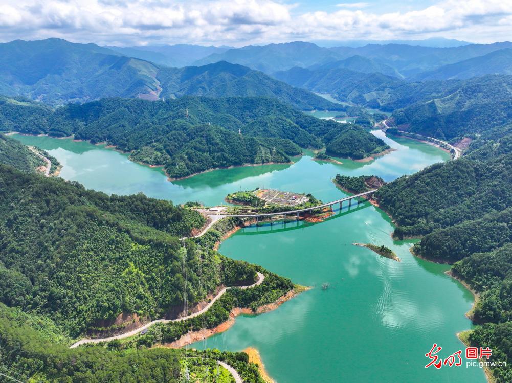 Clear waters and green hills paint summer picture in C China's Hunan Clear waters and green hills paint summer picture in C China's Hunan