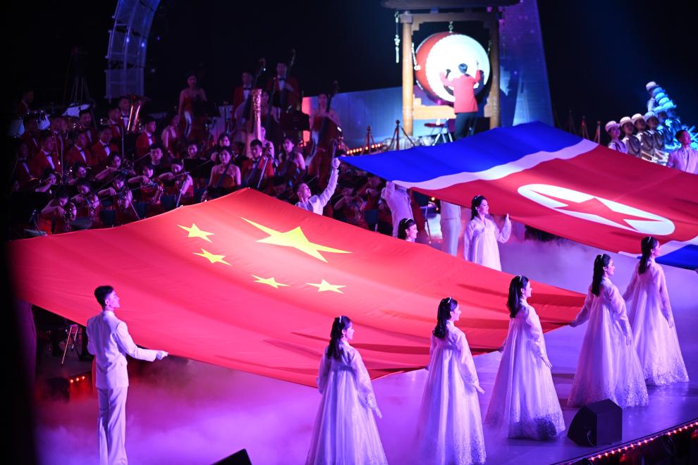 Xi watches artistic performance in Pyongyang during state visit to DPRK