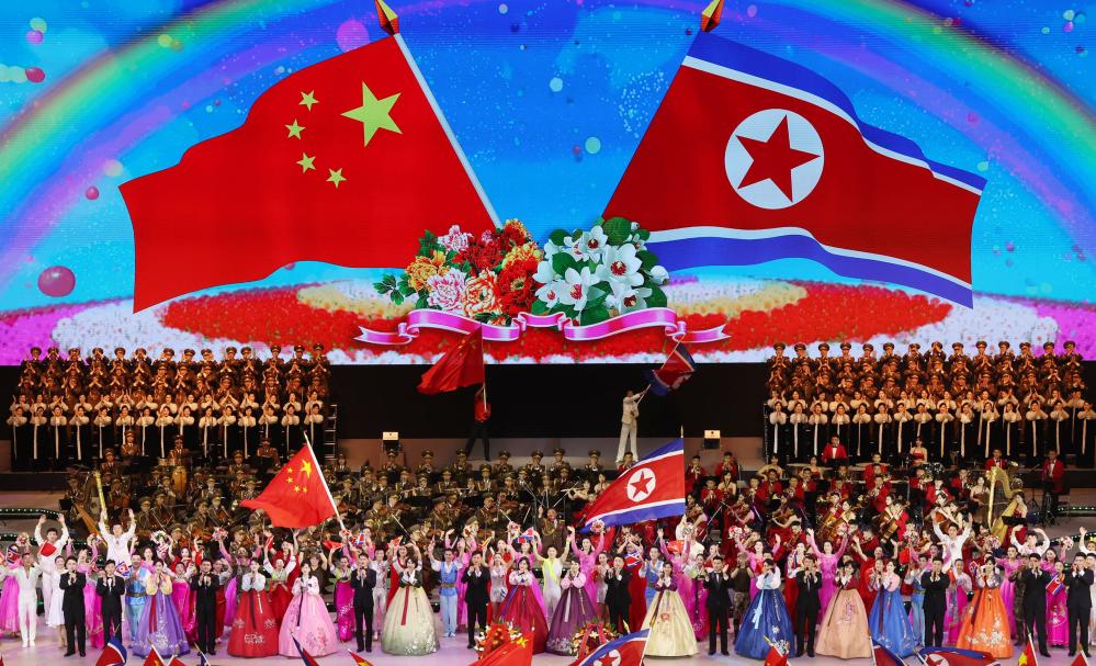 Xi watches artistic performance in Pyongyang during state visit to DPRK