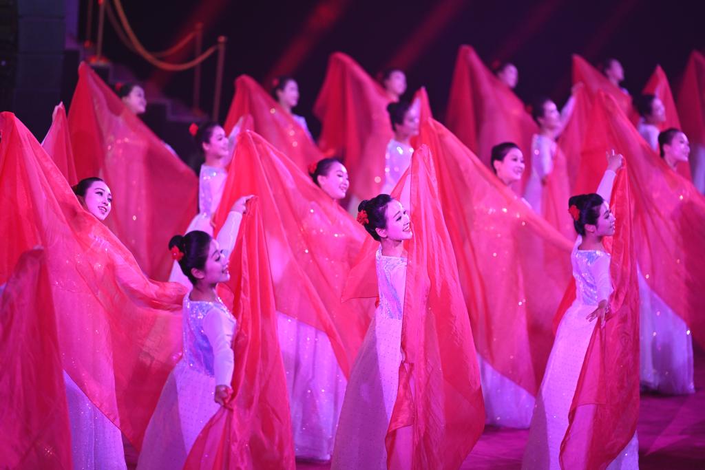 Xi watches artistic performance in Pyongyang during state visit to DPRK