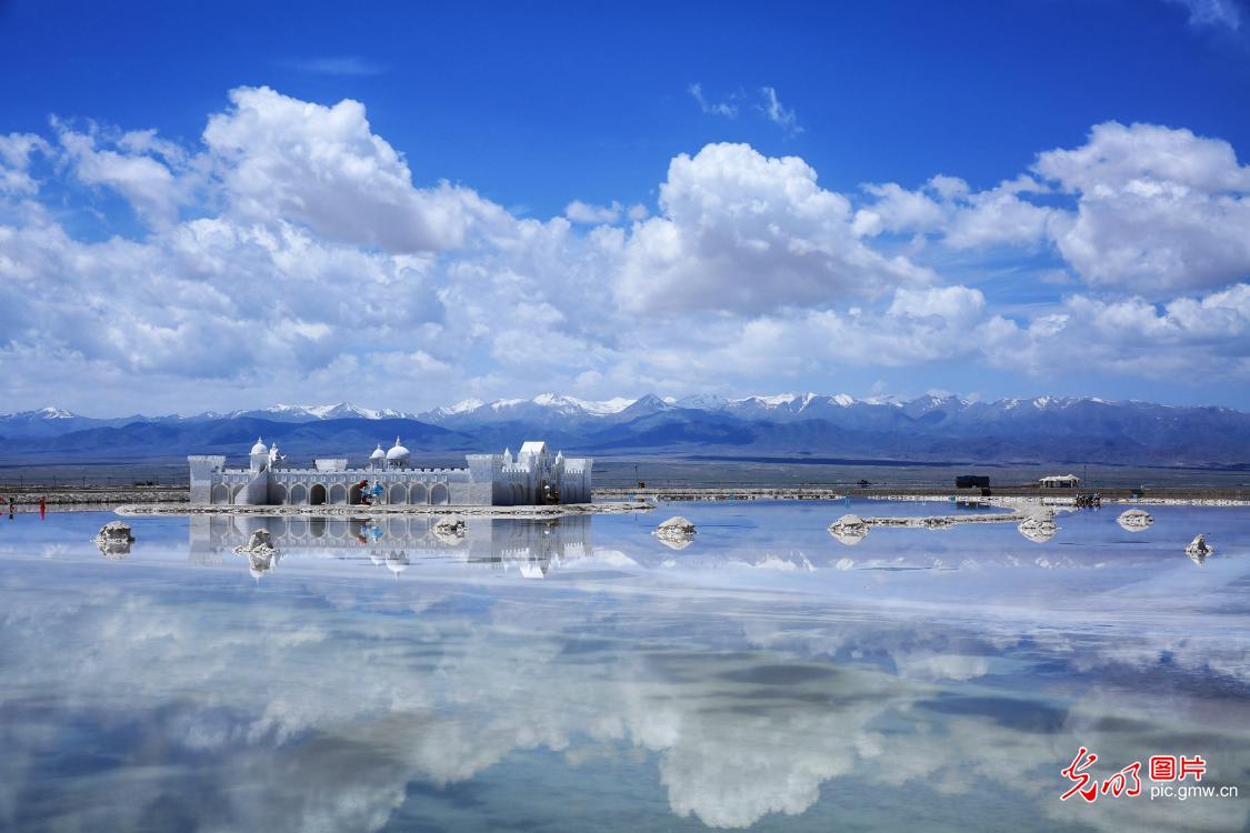 Picturesque salt lake in NW China's Qinghai Picturesque salt lake in NW China's Qinghai