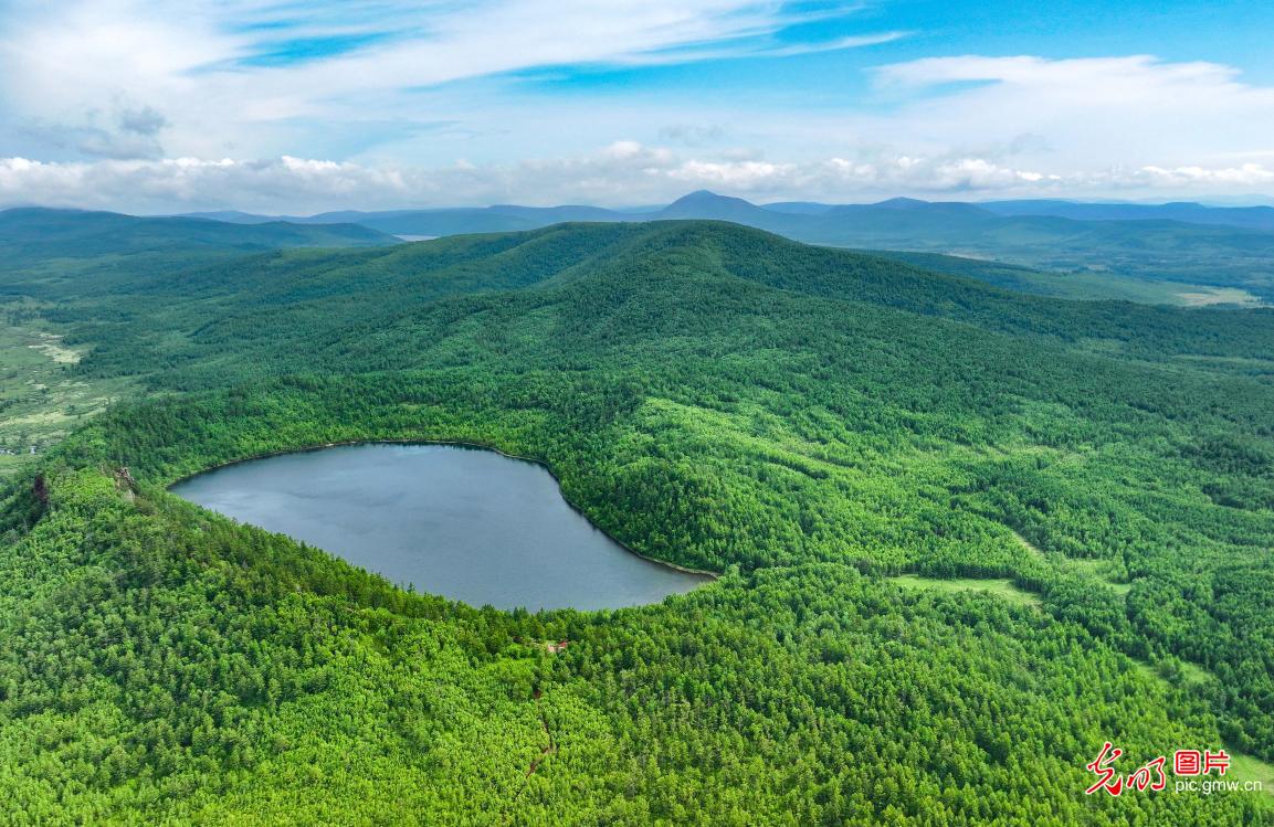 Scenic lakes and mountains form ecological gallery in N China