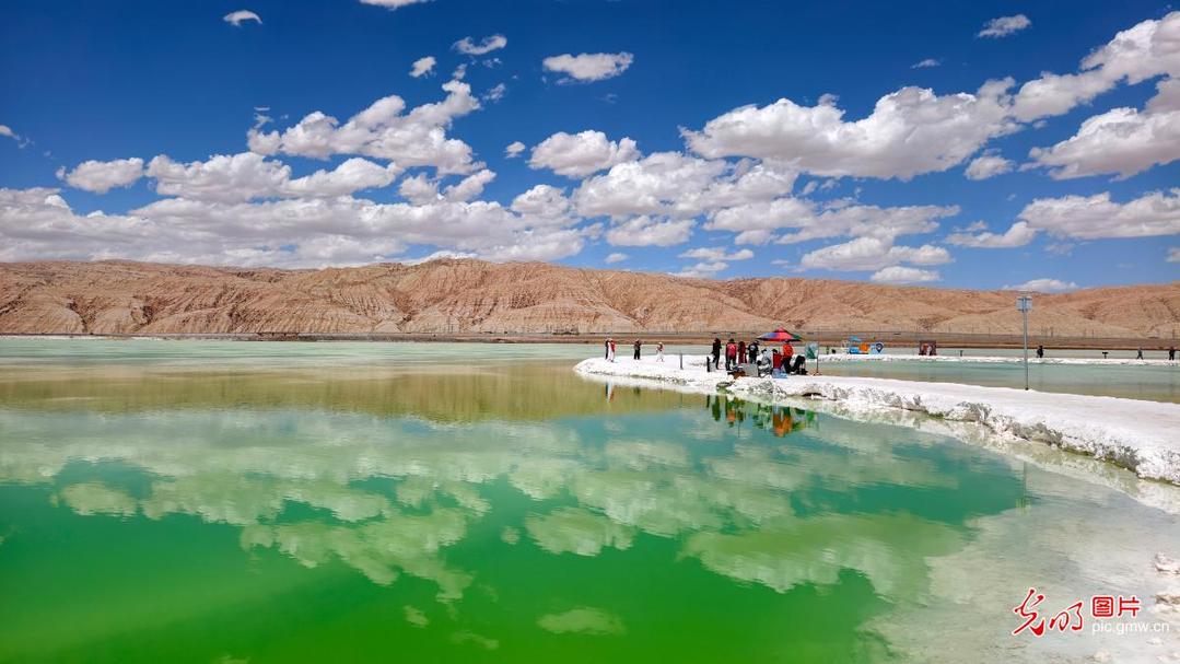 Emerald Lake welcomes visitors in NW China's Qinghai Emerald Lake welcomes visitors in NW China's Qinghai