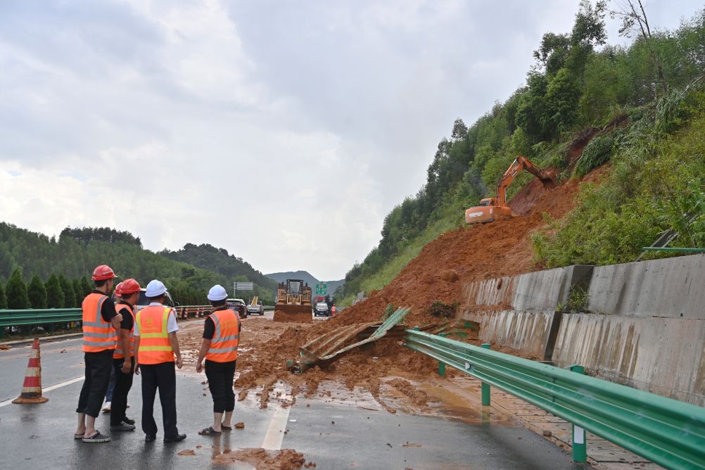 Rescue, relief efforts underway in typhoon-hit China's Guangxi
