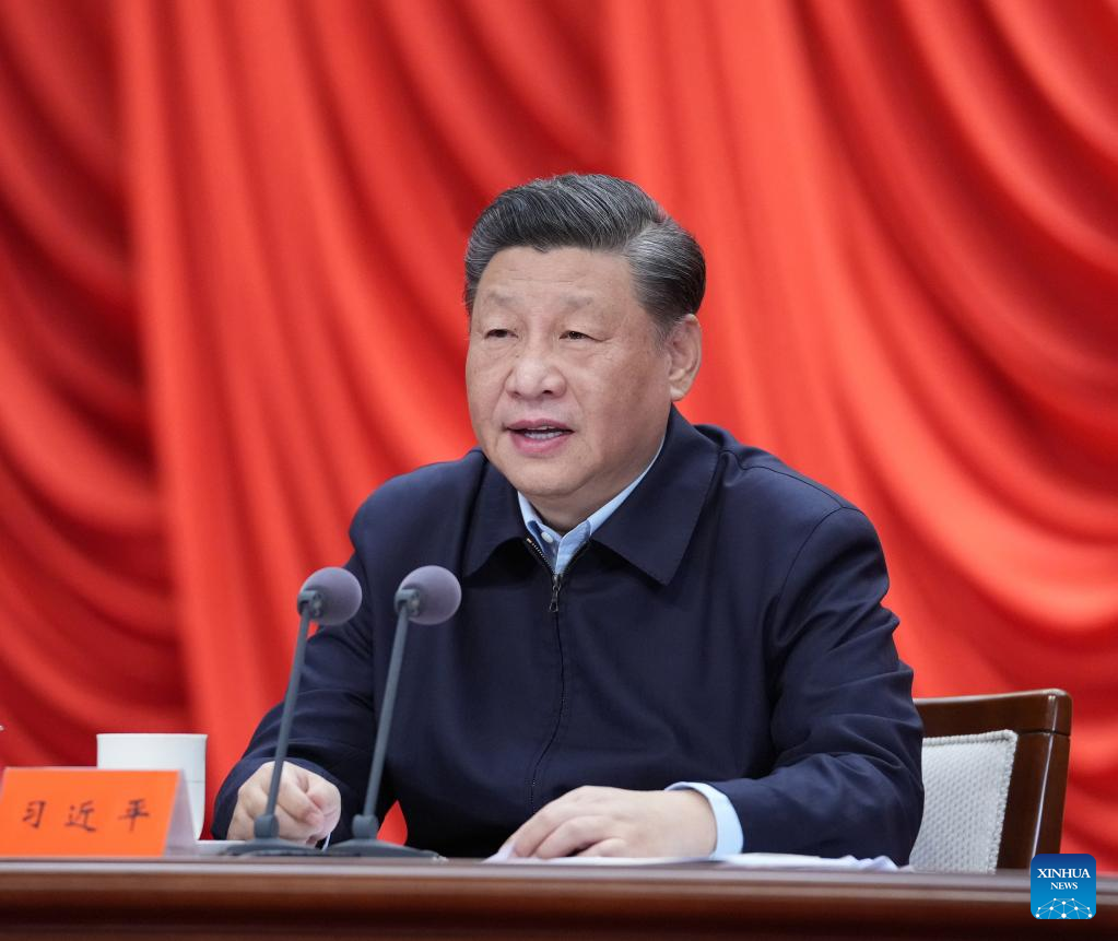 Xi tells young officials to have strong faith, work hard