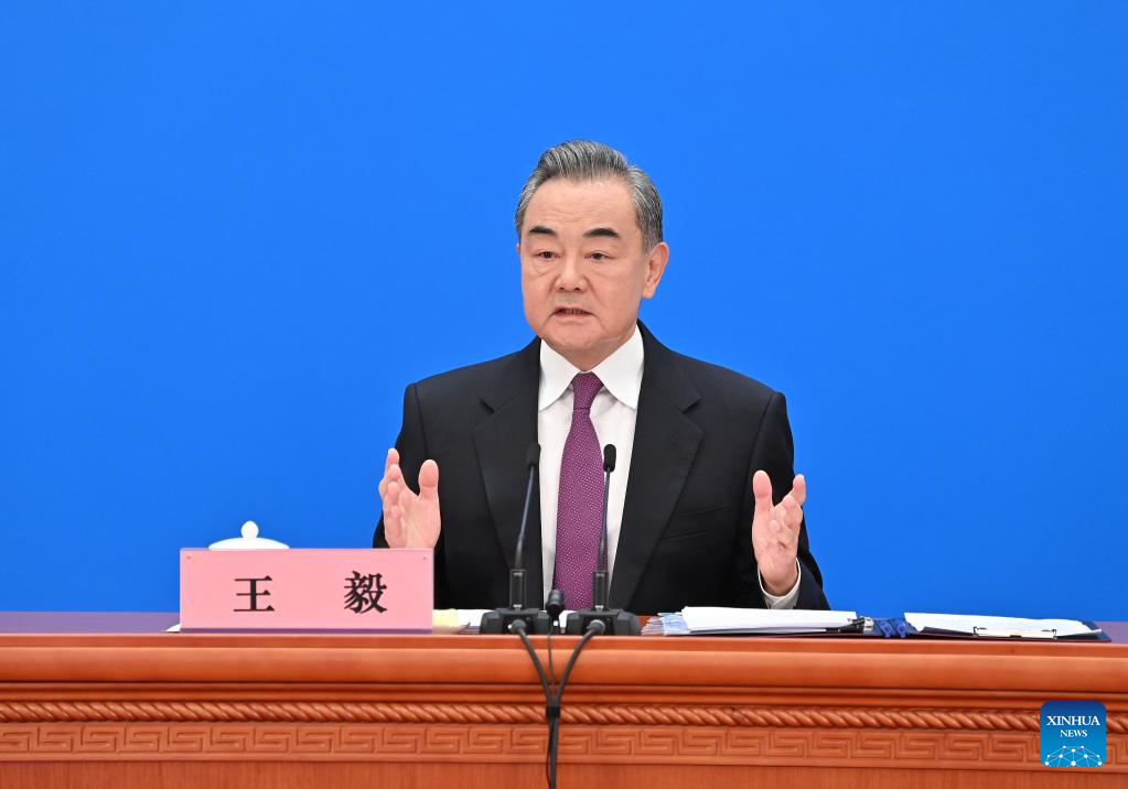 Chinese FM meets press on foreign policy, relations