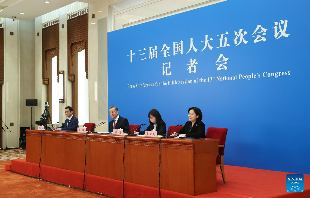 Chinese FM meets press on foreign policy, relations