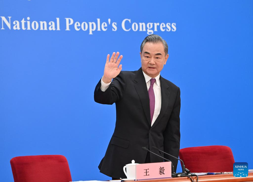 Chinese FM meets press on foreign policy, relations