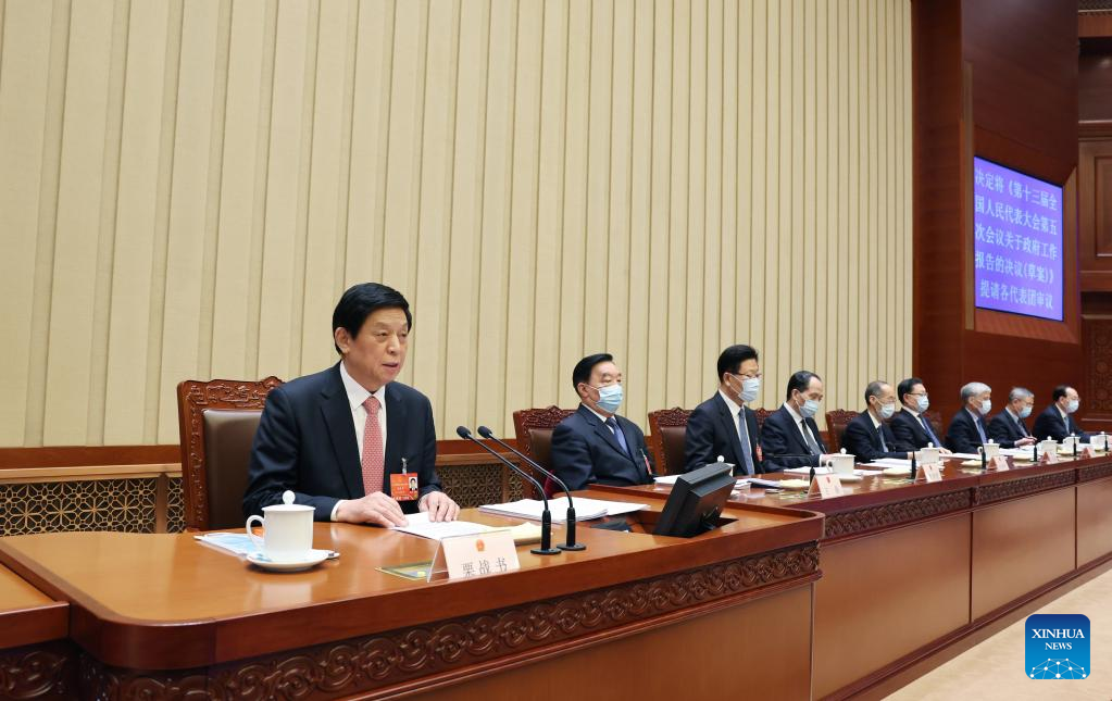 Presidium of China's annual legislative session holds 2nd meeting