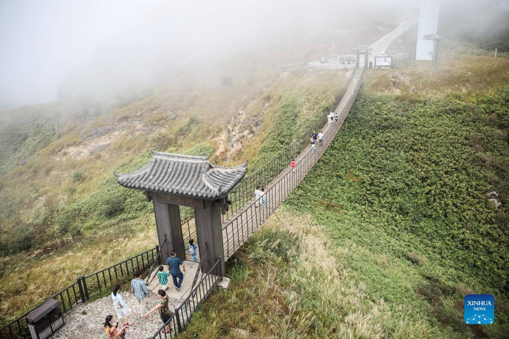 People enjoy National Day holiday in China