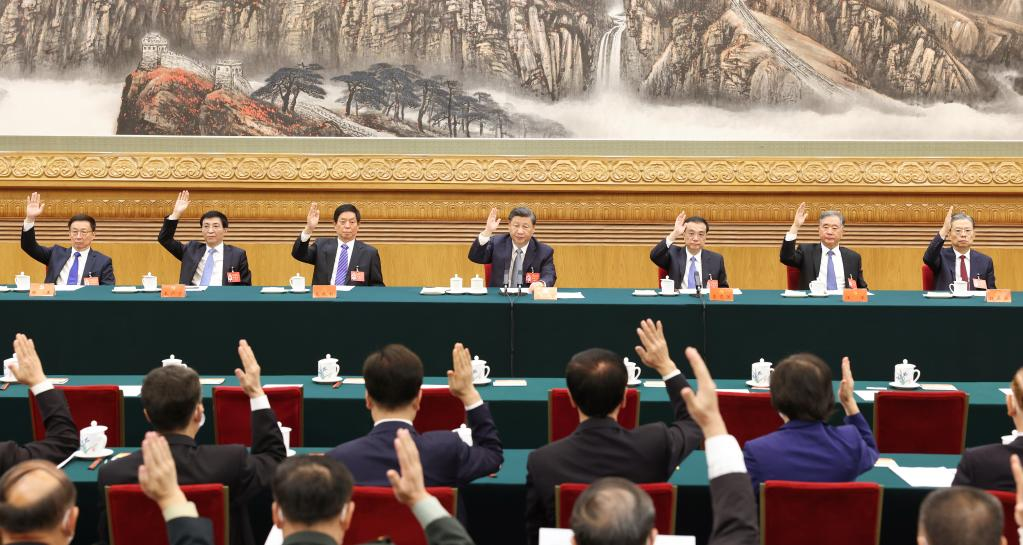 Presidium of 20th CPC National Congress holds first meeting