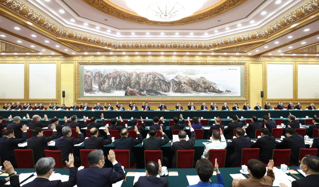 Presidium of 20th CPC National Congress holds first meeting