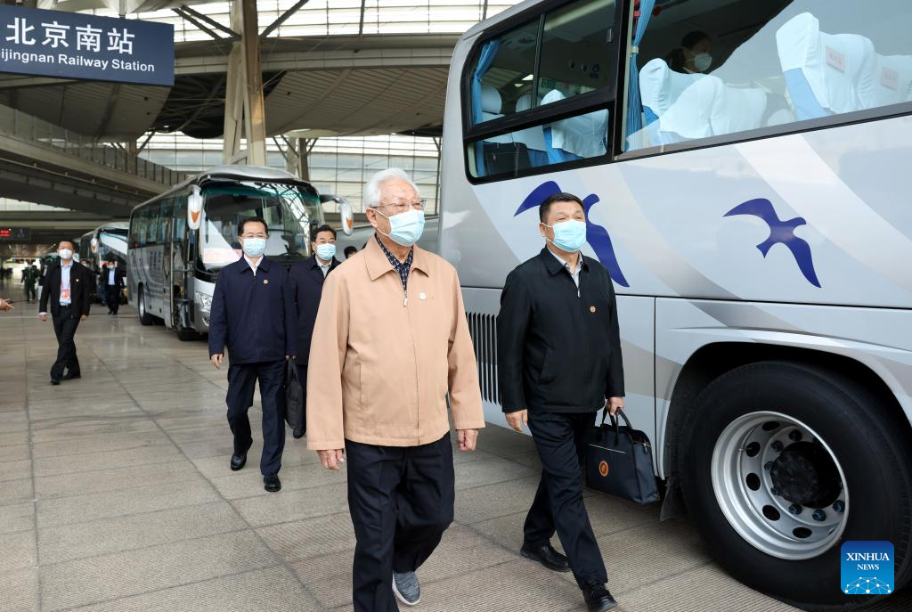 Delegates to CPC national congress arrive in Beijing