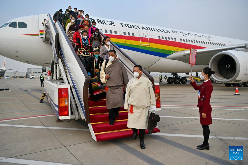 (CPC Congress) Delegates to CPC national congress arriving in Beijing