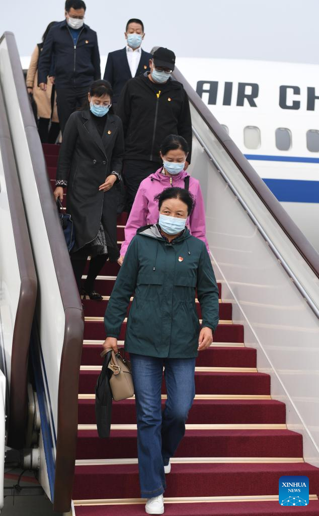 (CPC Congress) Delegates to CPC national congress arriving in Beijing