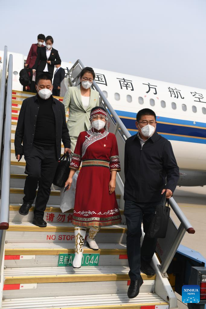 (CPC Congress) Delegates to CPC national congress arriving in Beijing