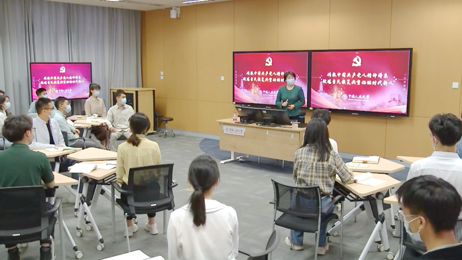 致敬教育“她”力量