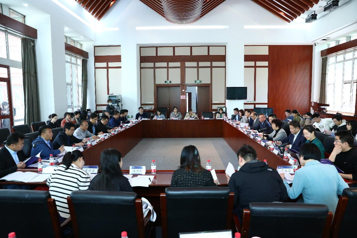 “新时代劳动理论与劳动教育研讨会暨《新时代劳动理论十六讲》新书发布会”在北京大学召开