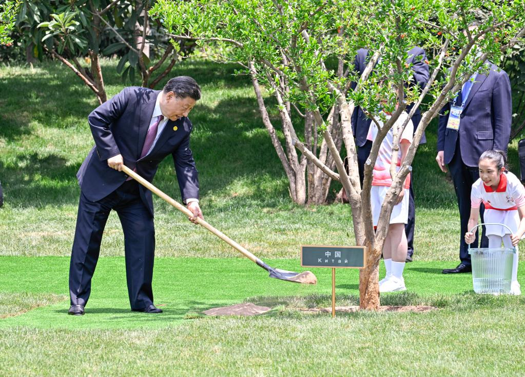 Xi Focus: Xi chairs milestone summit, hails new era of China-Central Asia ties