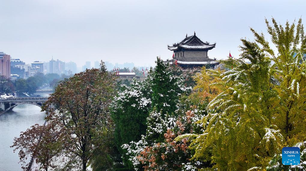 City view of snow-covered Xi'an, NW China