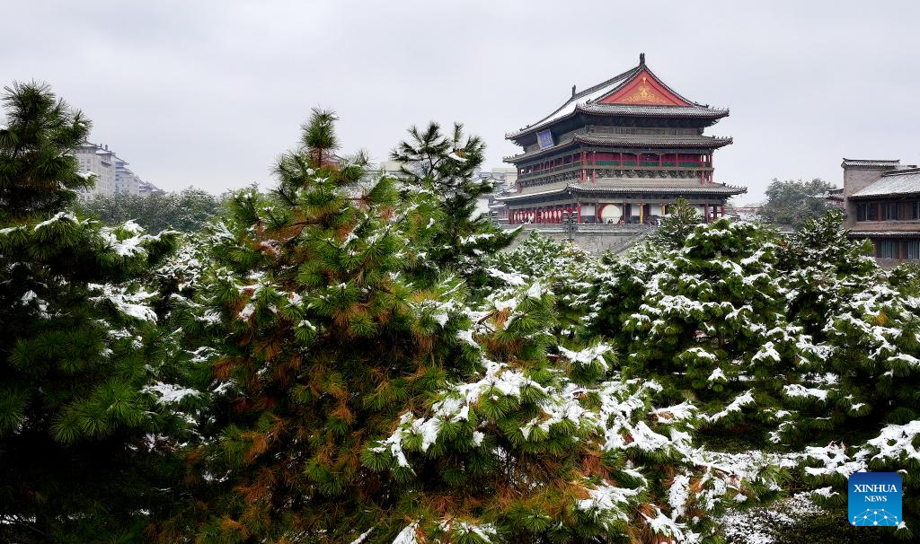 City view of snow-covered Xi'an, NW China