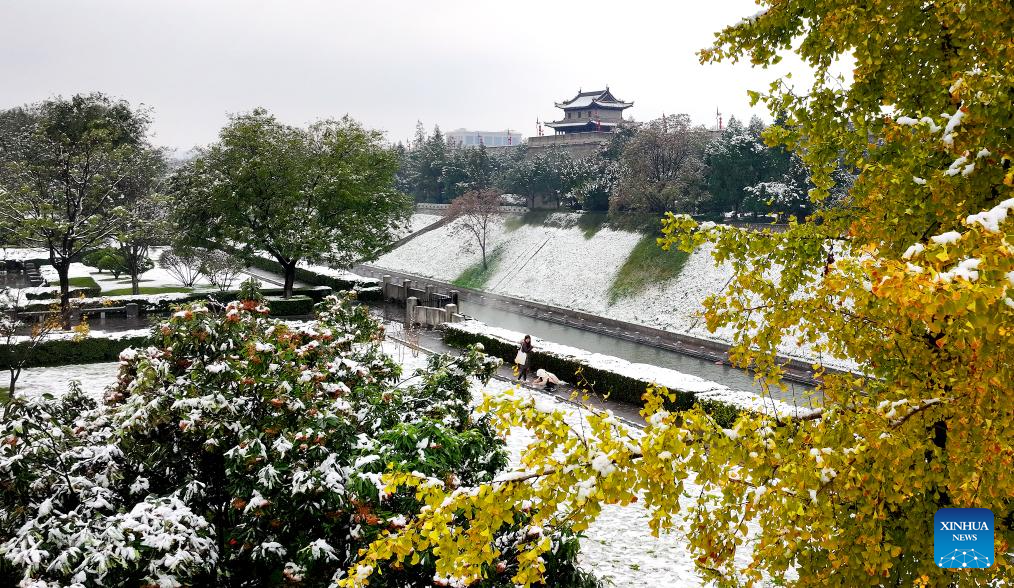 City view of snow-covered Xi'an, NW China