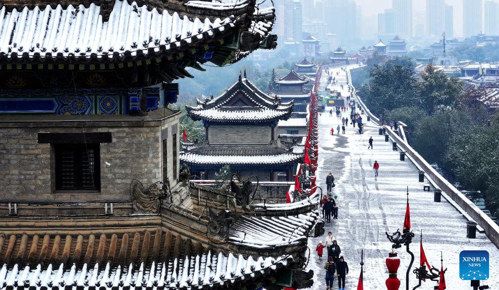 City view of snow-covered Xi'an, NW China