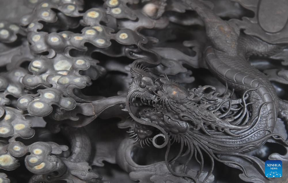 Pic story: inheritor of Duan inkstone making crafts